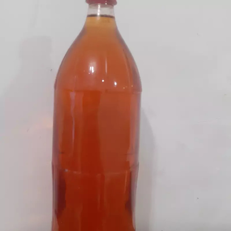 آبغوره ی تازه و امسالی و بدون نمک خانگی و طبیعی محصولات خانگی و درجه یک شیوا و درجه یک شیوا